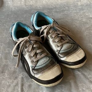 CUSHE Boutique Sneak Leather Sneakers Silver Blue Black Size 7